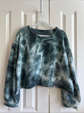 POL Tie-Dye Long Sleeve Crop Sweatshirt - Greenish Grey